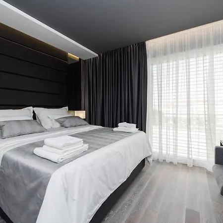 Artis Appartement *